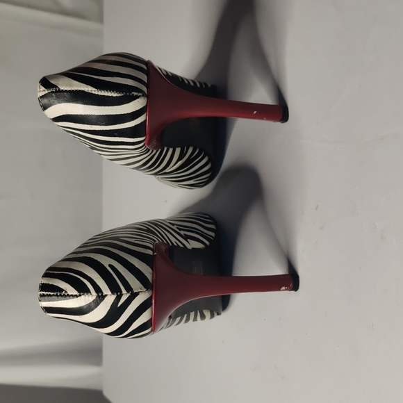 Heels - Picture 4 of 8